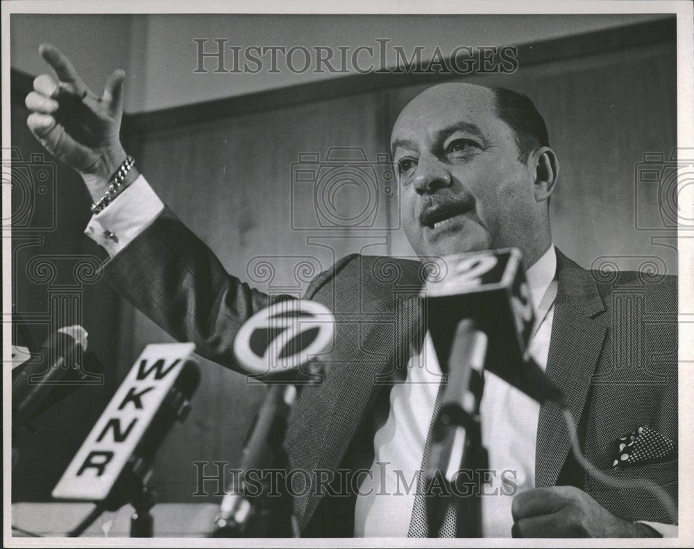 Press Photo David Schoenbrun US broadcast journal - Historic Images