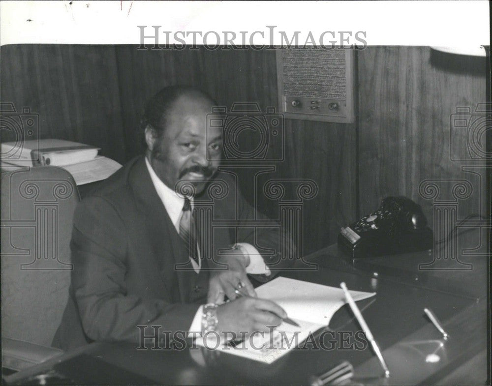 1982 Press Photo William Wallace businessman Detroit - Historic Images