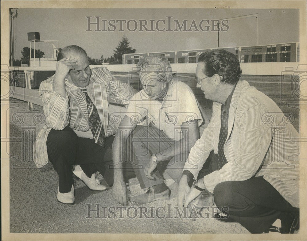 1975 Press Photo Dick Wilson Tom Wilhelm Chuck Coon - Historic Images