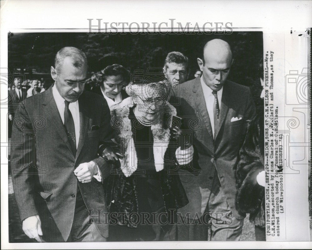 1961 Press Photo C.E. Wilson Funeral Sons Escort Widow - Historic Images