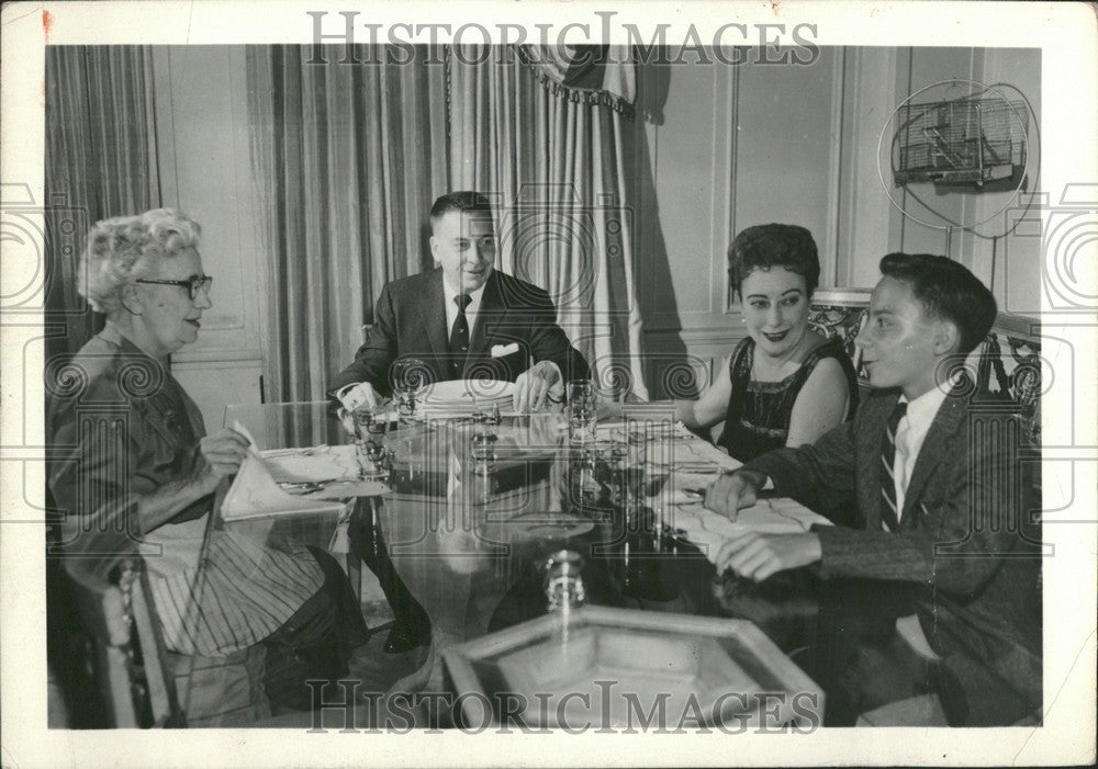 1958 Press Photo Earl Wilson - Historic Images