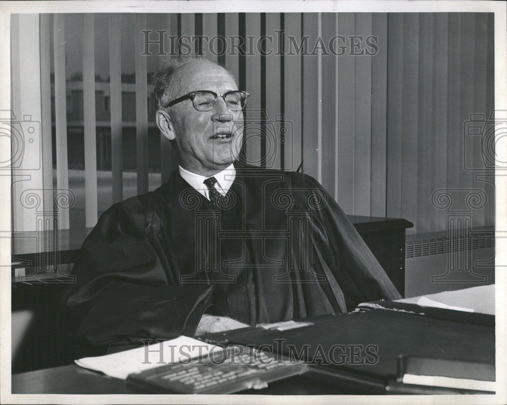 1967 Press Photo Fred Searl Circuit Court Judge Retired - Historic Images