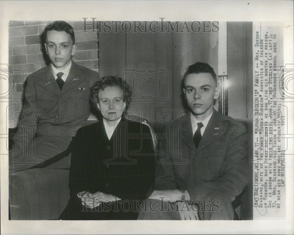 1951 Press Photo gordon seagram burma surgeons prison - Historic Images