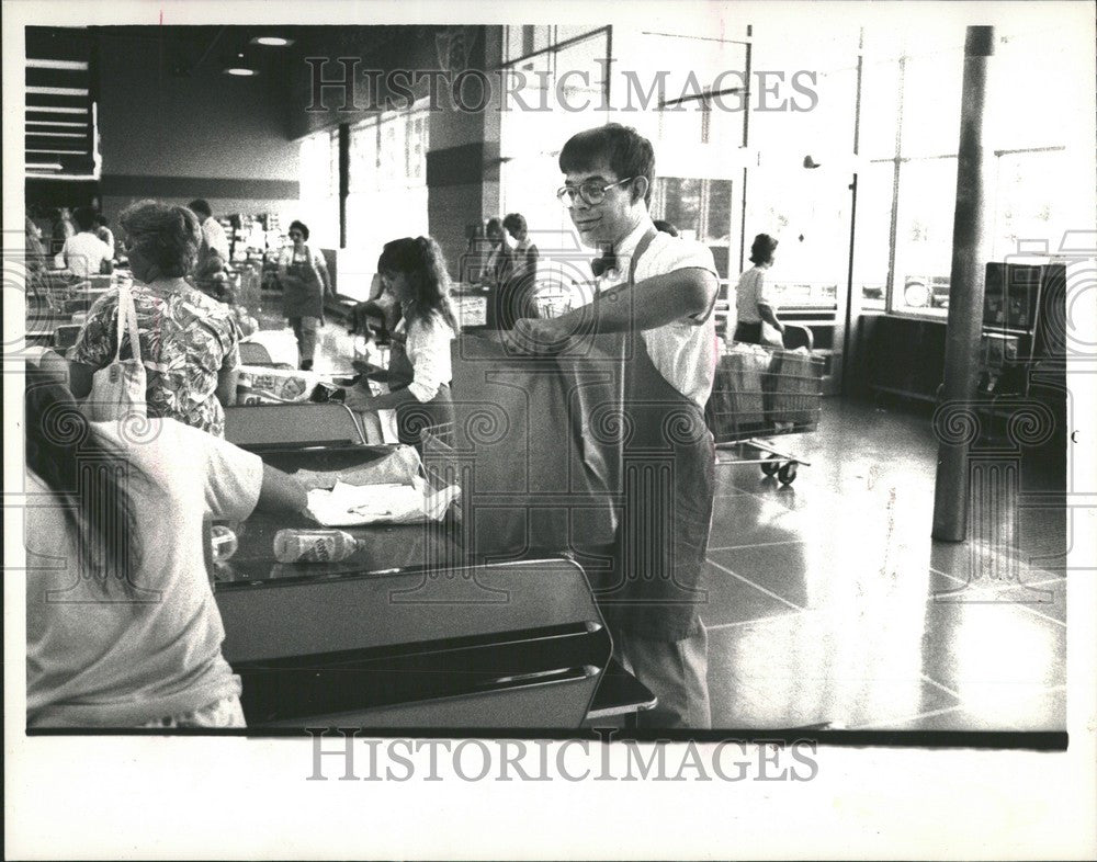1988 Press Photo Gregory deBeauclair - Historic Images