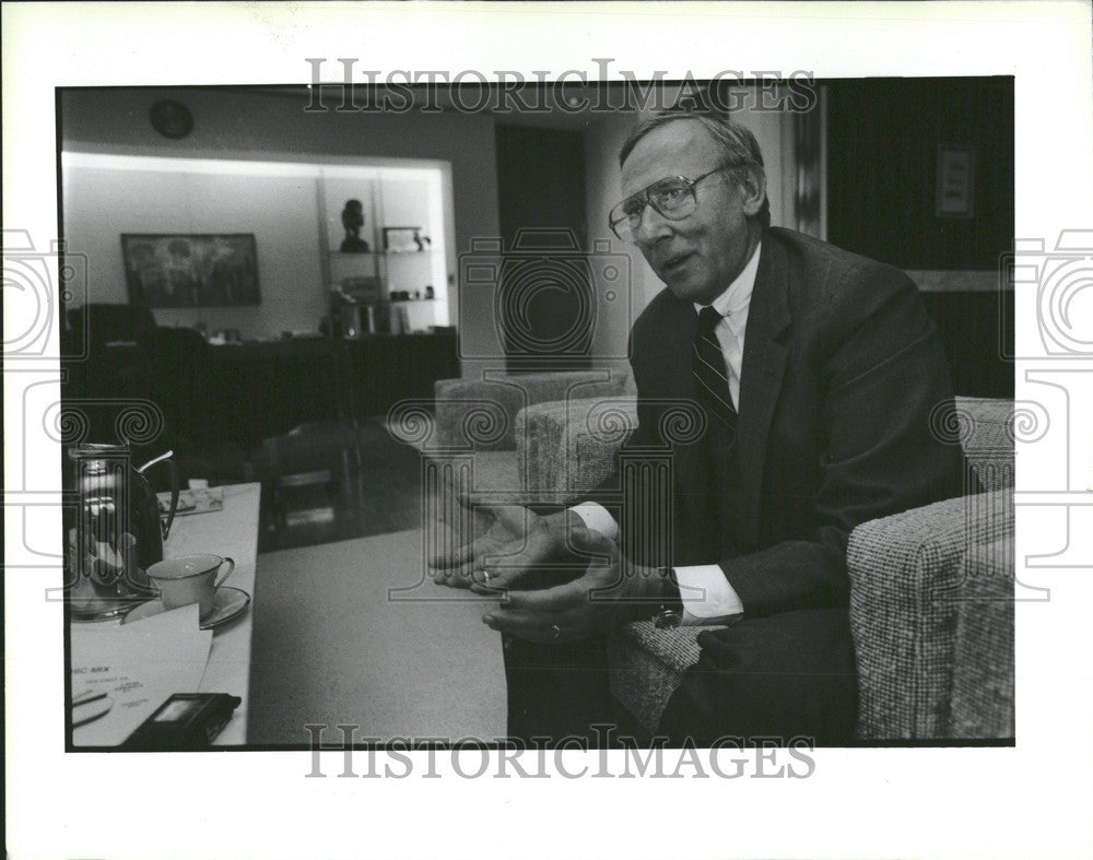 1989 Press Photo John Day Allied Automotive - Historic Images