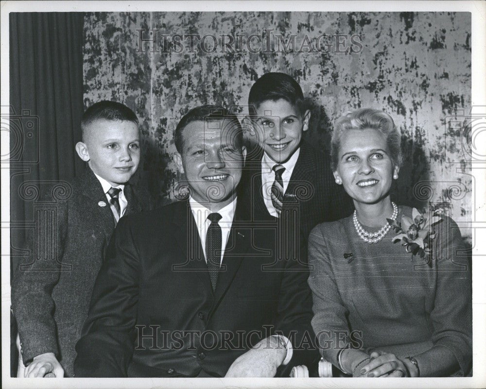 1960 Press Photo John B. Swainson Family Photo - Historic Images