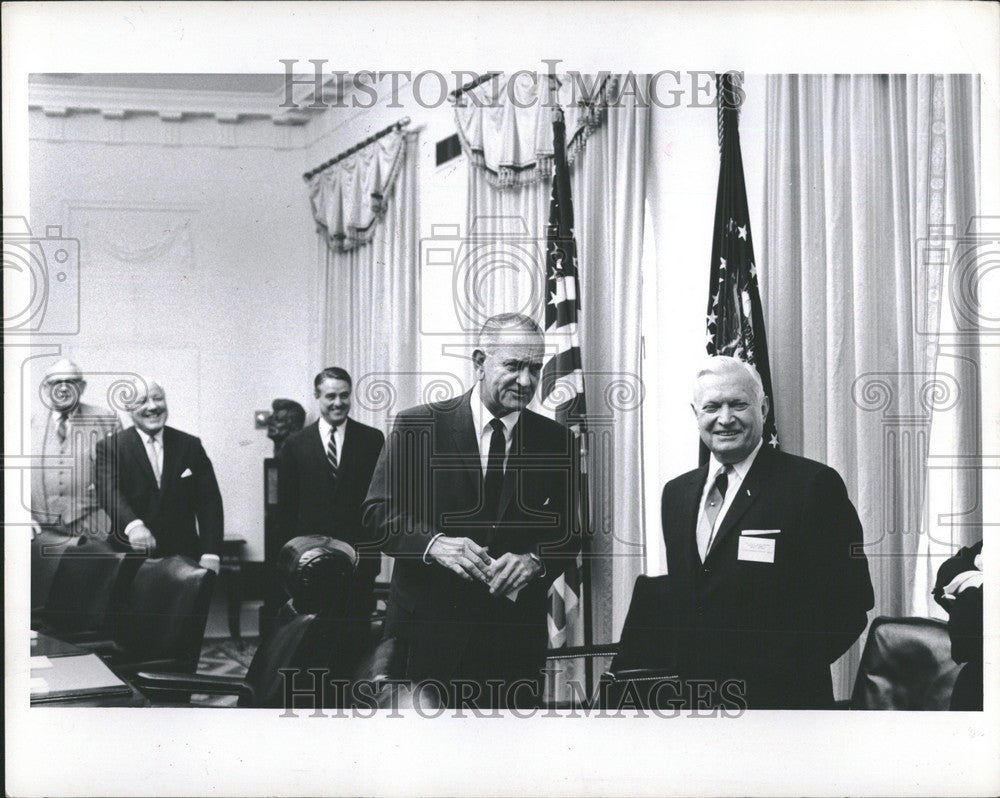 1967 Press Photo President Johnson Walker L. Cisler - Historic Images