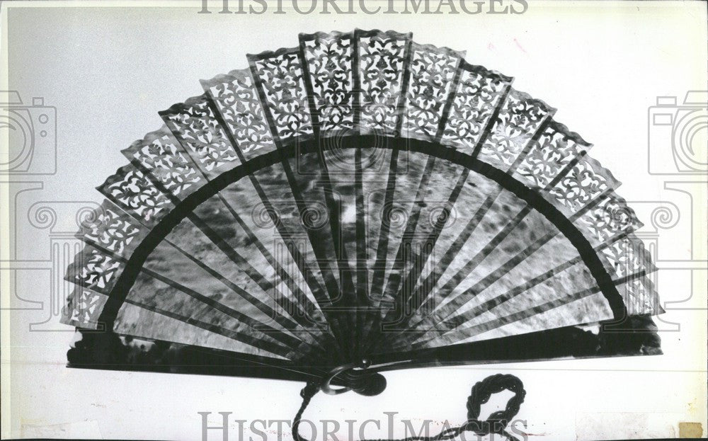 1980 Press Photo Fan Graduated sizes of hand-carved tor - Historic Images