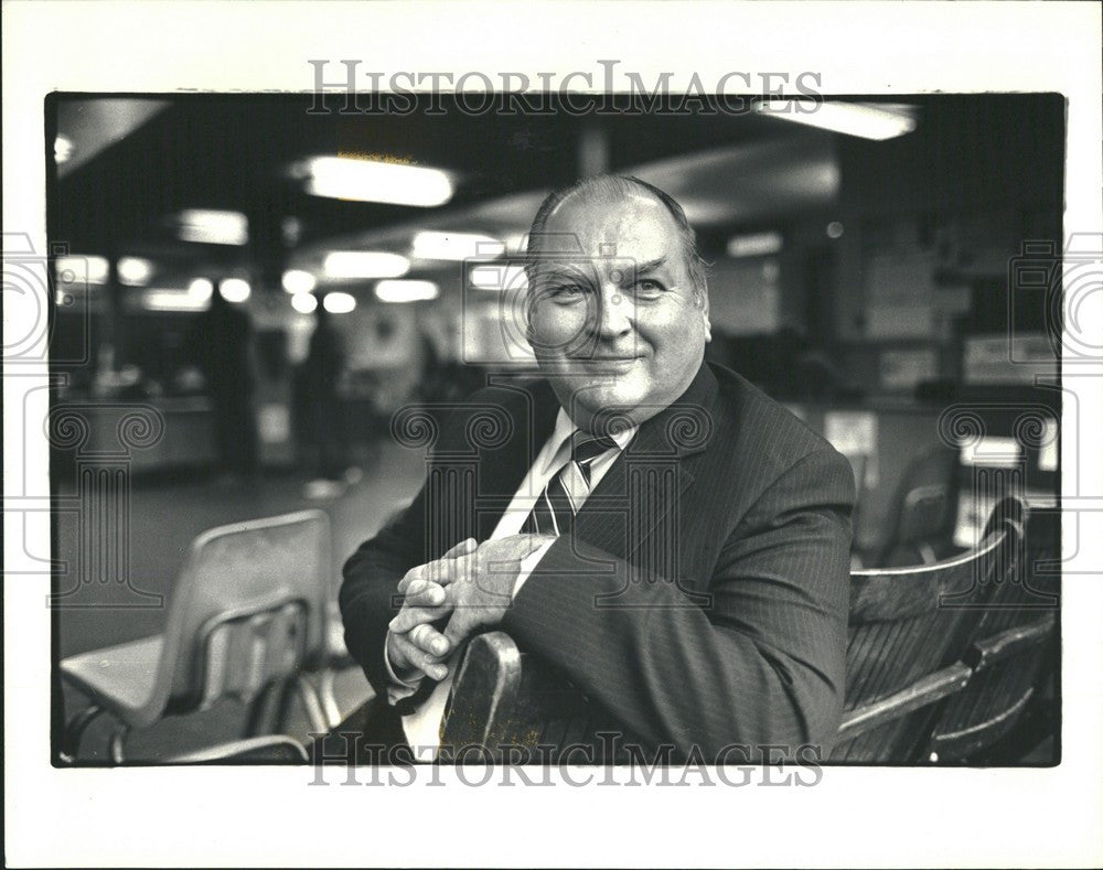 1987 Press Photo Robert Gallagher Ford motor company - Historic Images