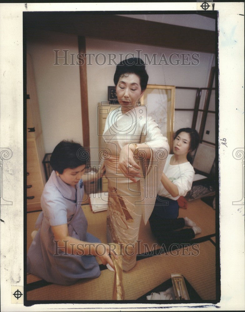 1990 Press Photo Itoko Komewari Japanese Kimono - Historic Images