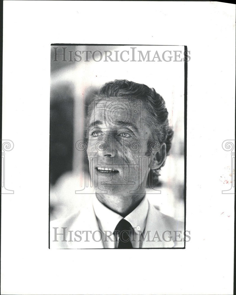 1982 Press Photo Fernando Sanchez Fashion Designer 1982 - Historic Images