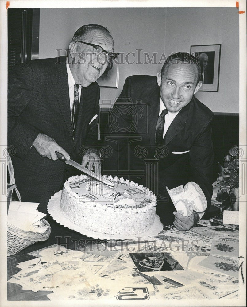 1961 Press Photo Fred W. Sanders Jack Sanders - Historic Images