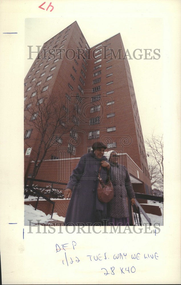 1991 Press Photo Ernestine Harrison,Barbara Wayland - Historic Images