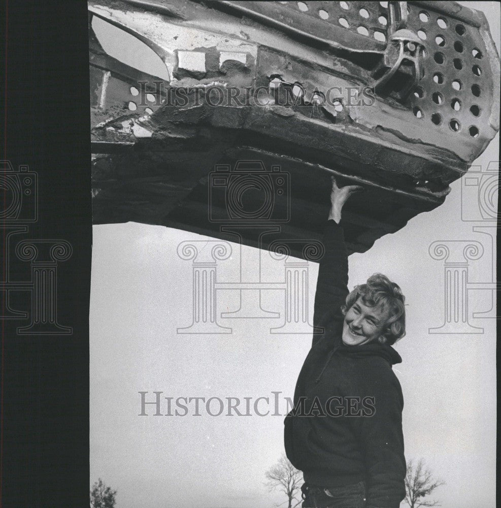 1965 Press Photo Judy Jeroue Crane Operator Macomb Co. - Historic Images