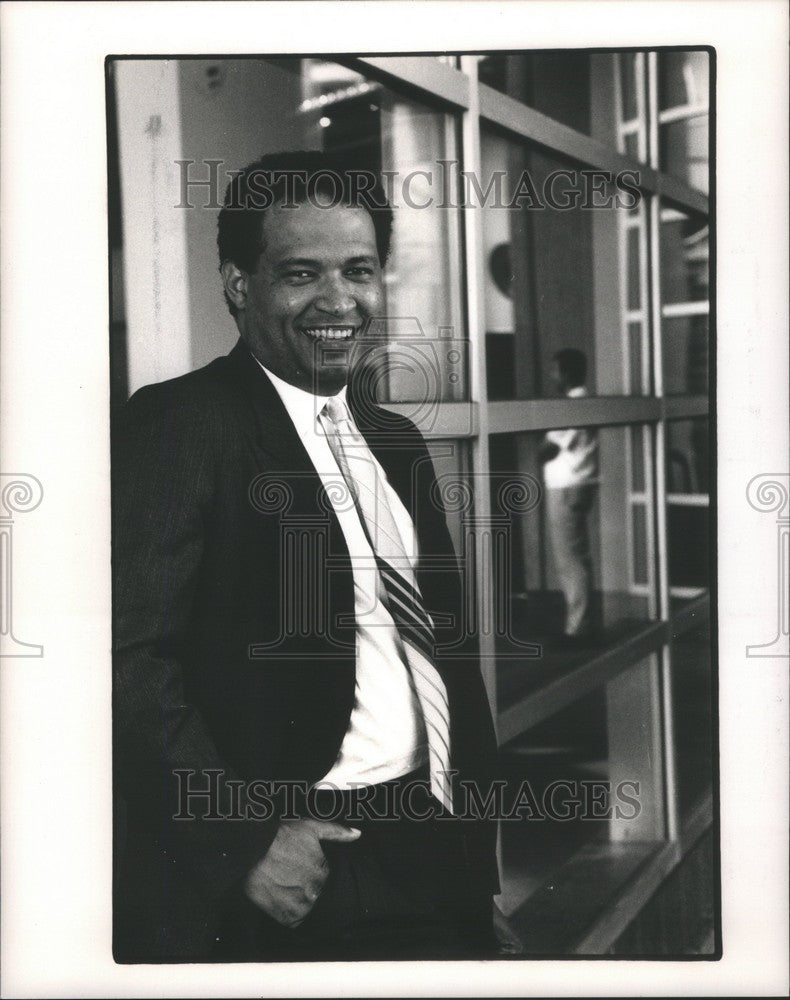 1988 Press Photo Ernest Wooden Jr Omni International - Historic Images