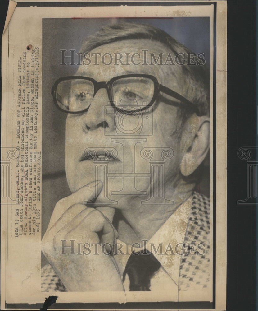 1975 Press Photo John Wooden UCLA NCAA Coach Retire - Historic Images