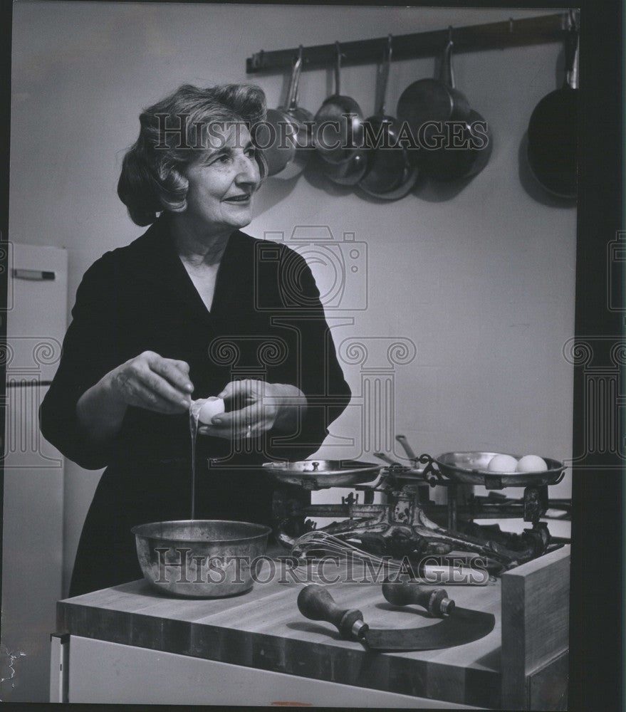 1963 Press Photo Charity DeVicq Home Kitchen - Historic Images