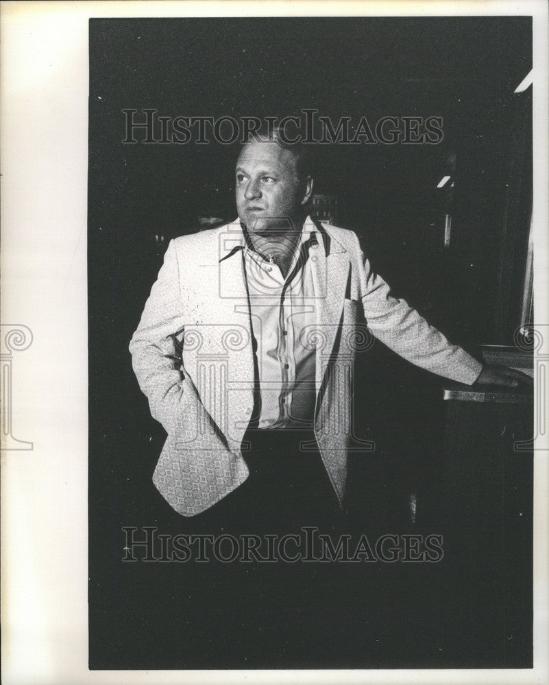 1975 Press Photo Pres. Valenti - Historic Images