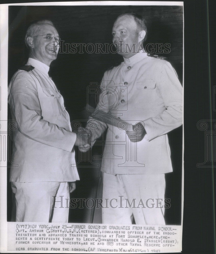 1943 Press Photo Arthur Stott Harold Stassen Schuyler - Historic Images