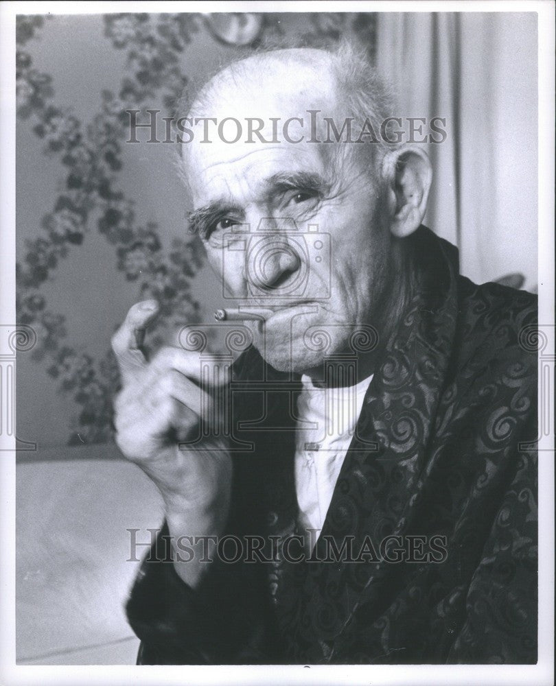 1961 Press Photo Oscar Stanage - Historic Images