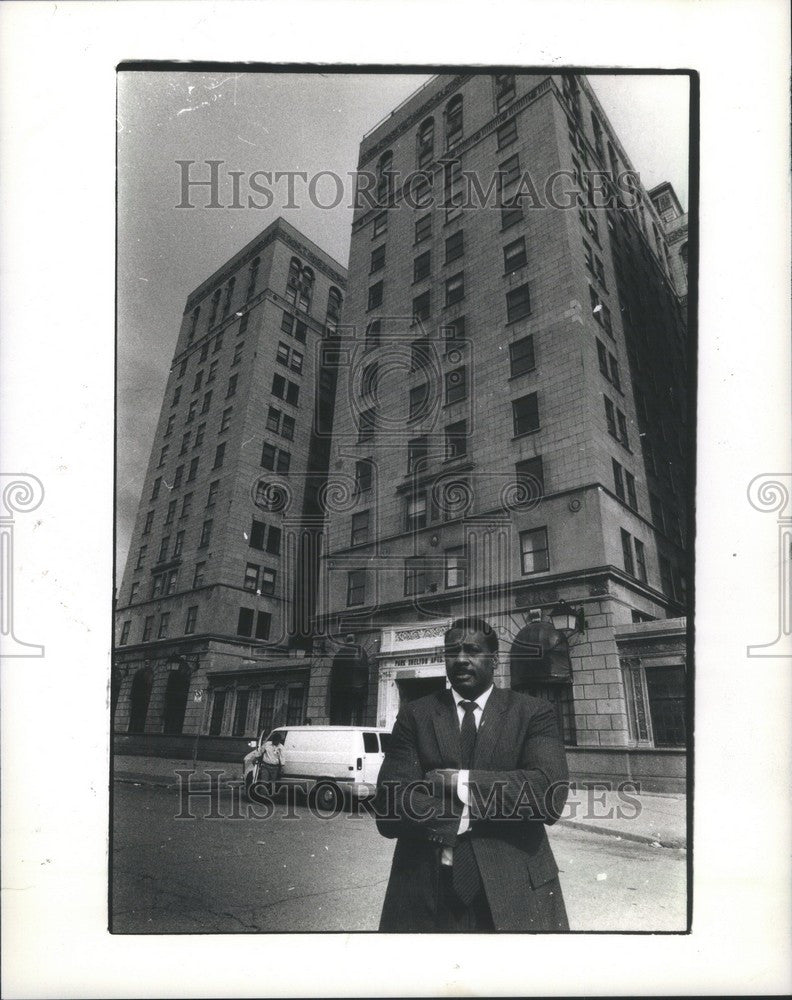 1988 Press Photo Hubert Wright - Historic Images