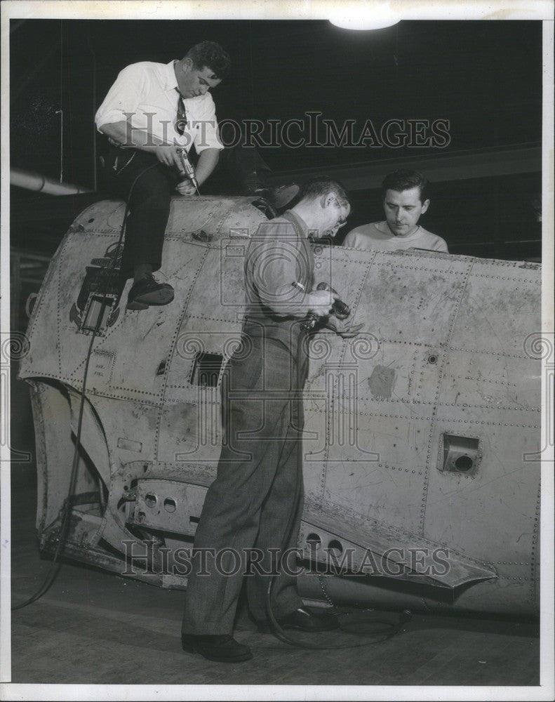 1941 Press Photo Fred Miller Machinery Training - Historic Images