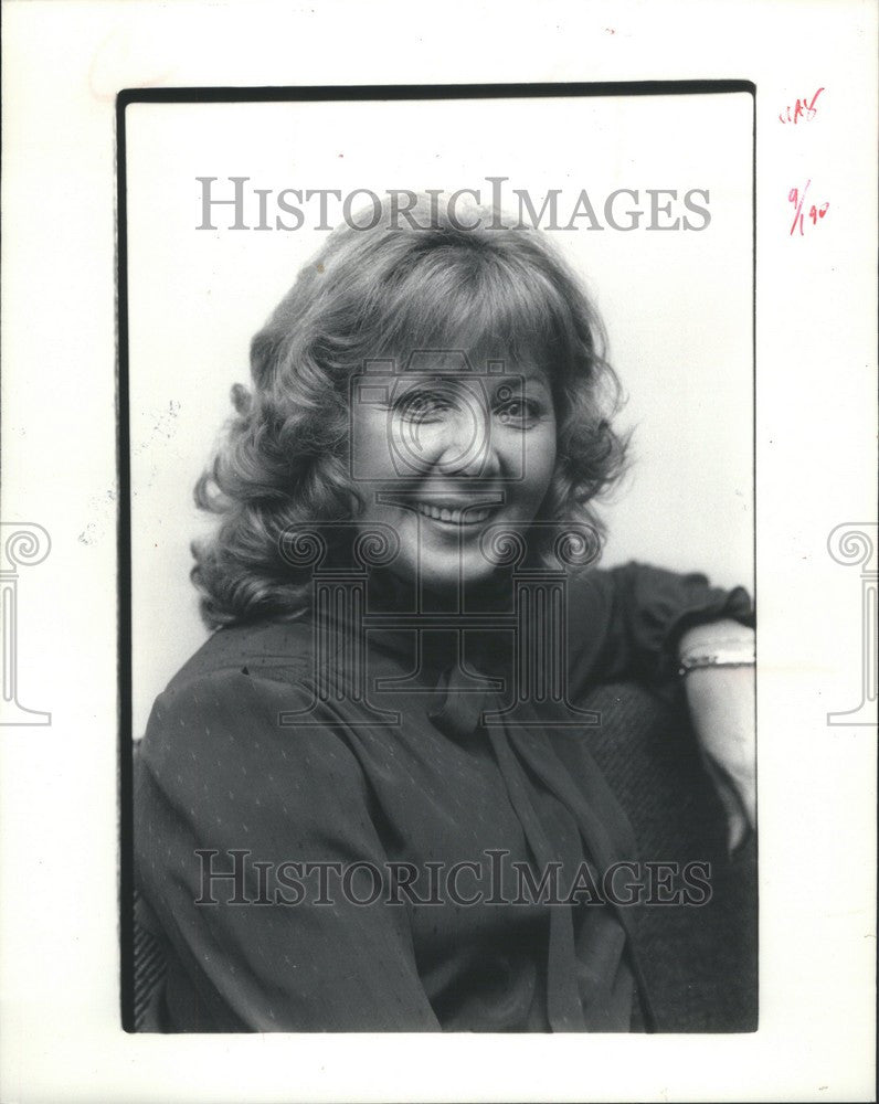 1986 Press Photo Aggle Usedly Hate Job Hostess - Historic Images