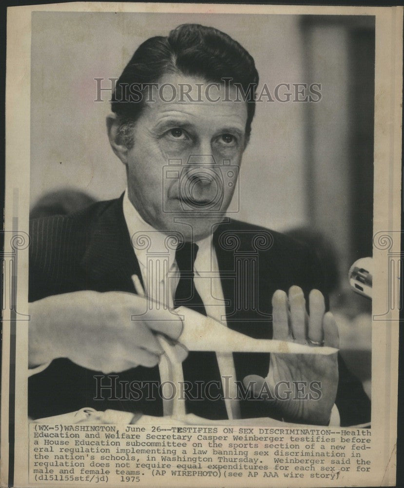 1975 Press Photo Casper Weinberger Secretary Washington - Historic Images