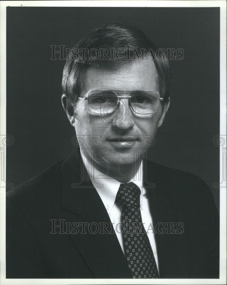 1982 Press Photo James Unruh VP Finance Burroughs Corp - Historic Images