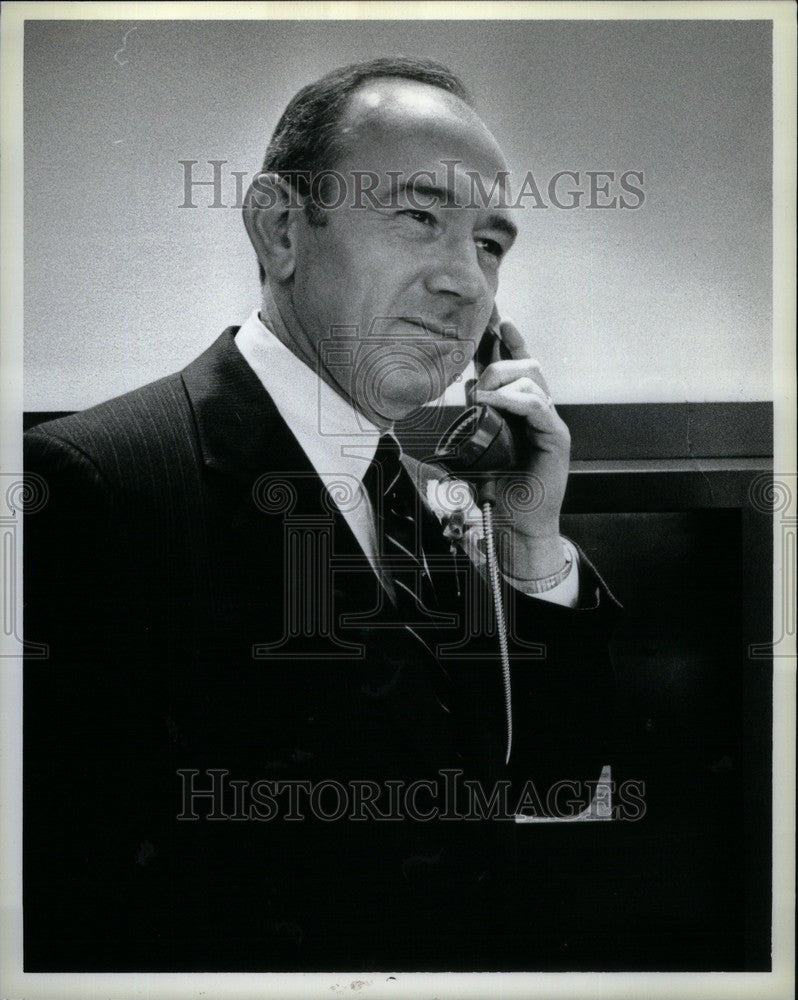 1984 Press Photo William L Weiss President 1984 - Historic Images