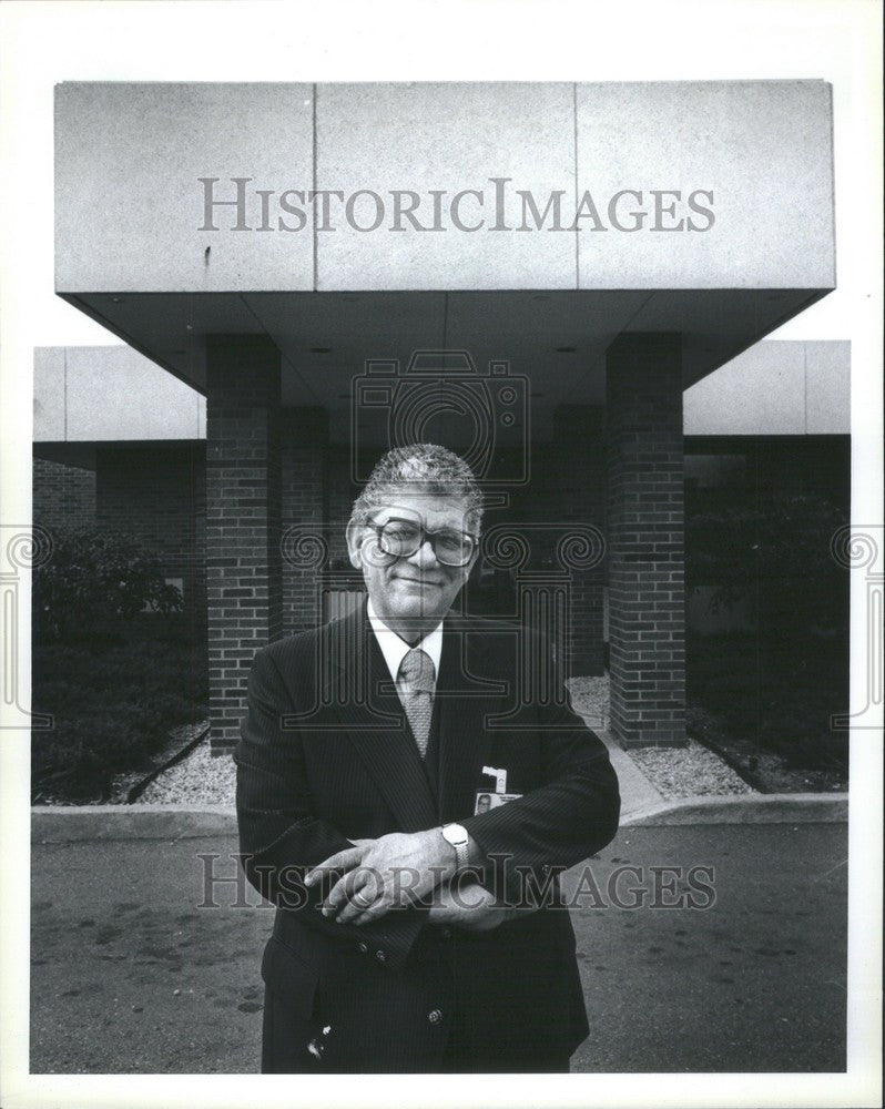 1986 Press Photo Milton Weiner Detroit Volunteer - Historic Images