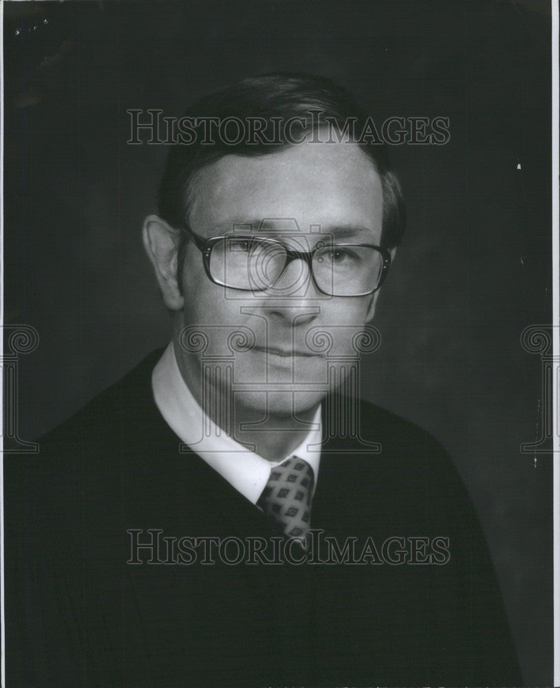 1974 Press Photo Robert Webster Circuit Judge Michigan - Historic Images