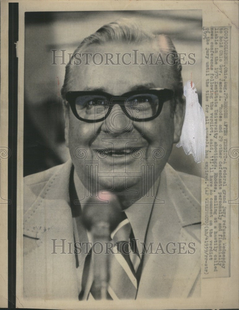 1975 Press Photo James Rhodes Republican Politician - Historic Images