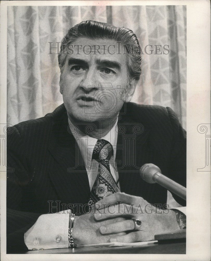 1975 Press Photo Chrysler chairman John Ricardo. - Historic Images