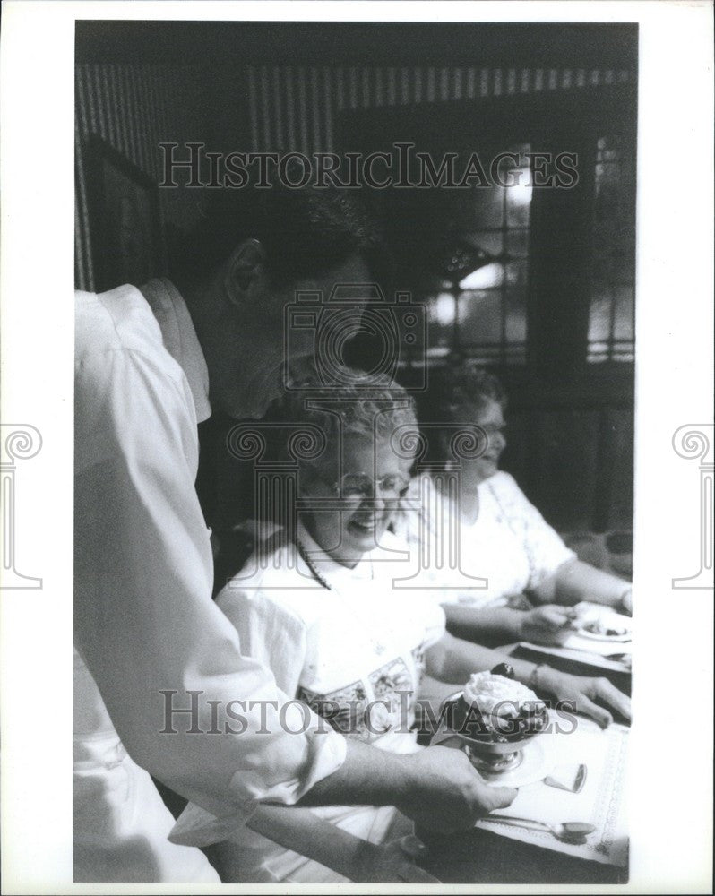 1991 Press Photo don payne writer american - Historic Images