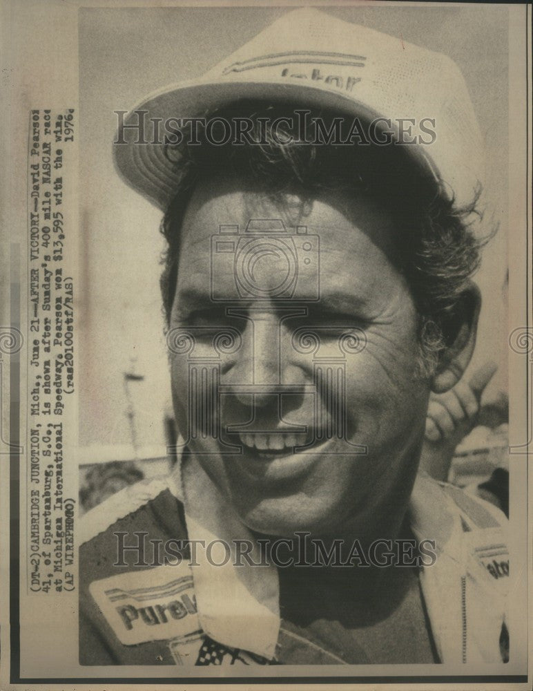 1976 Press Photo David Pearson NASCAR Win Michigan - Historic Images