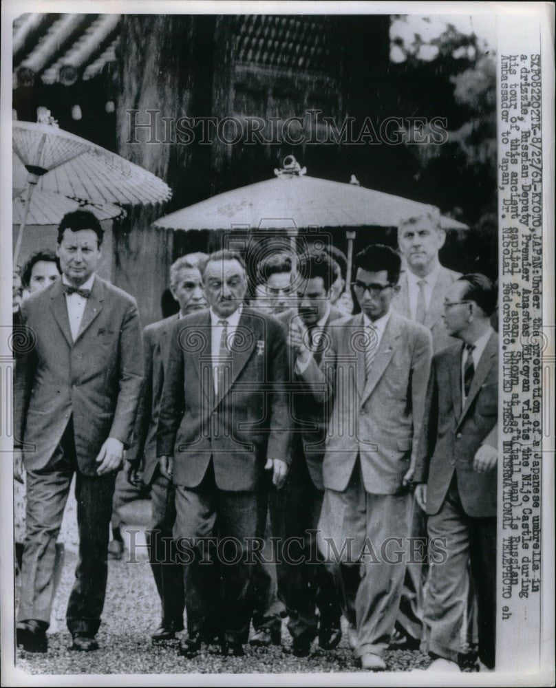 1961 Press Photo Anastas Mikoyan Nijo Castle - Historic Images