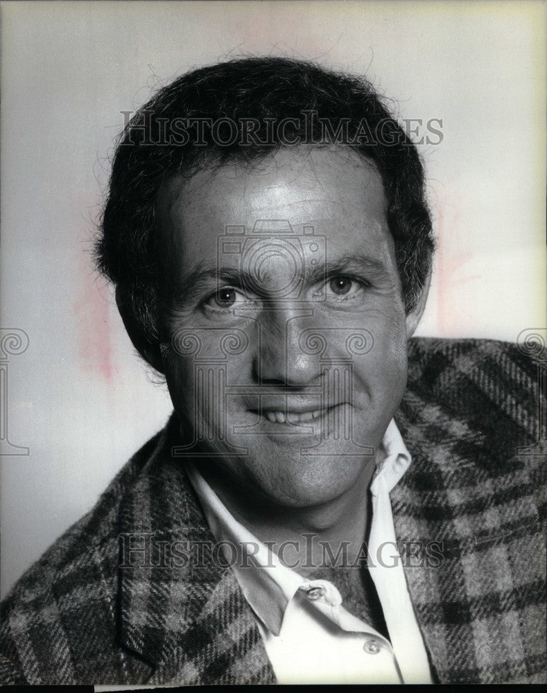 1980 Press Photo Lawrence Pressman Actor Ladies Man - Historic Images