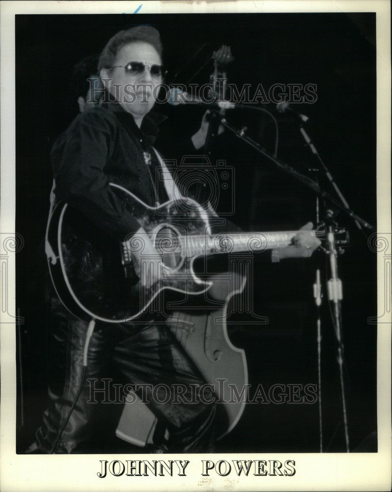 Press Photo Johnny Powers playing guitar - Historic Images