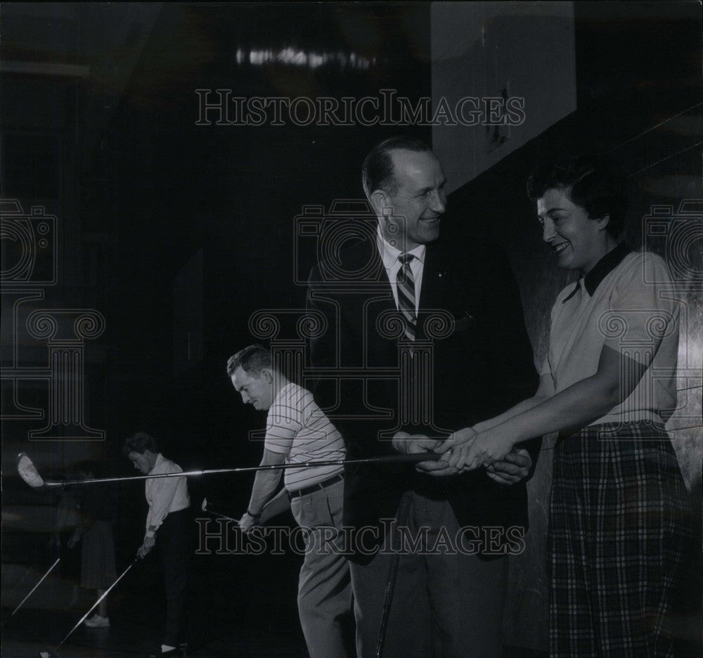 1958 Press Photo Lou Powers - Historic Images