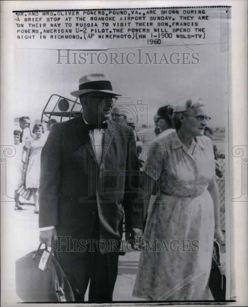 1960 Press Photo Powers U-2 Oliver Parents Virginia - Historic Images