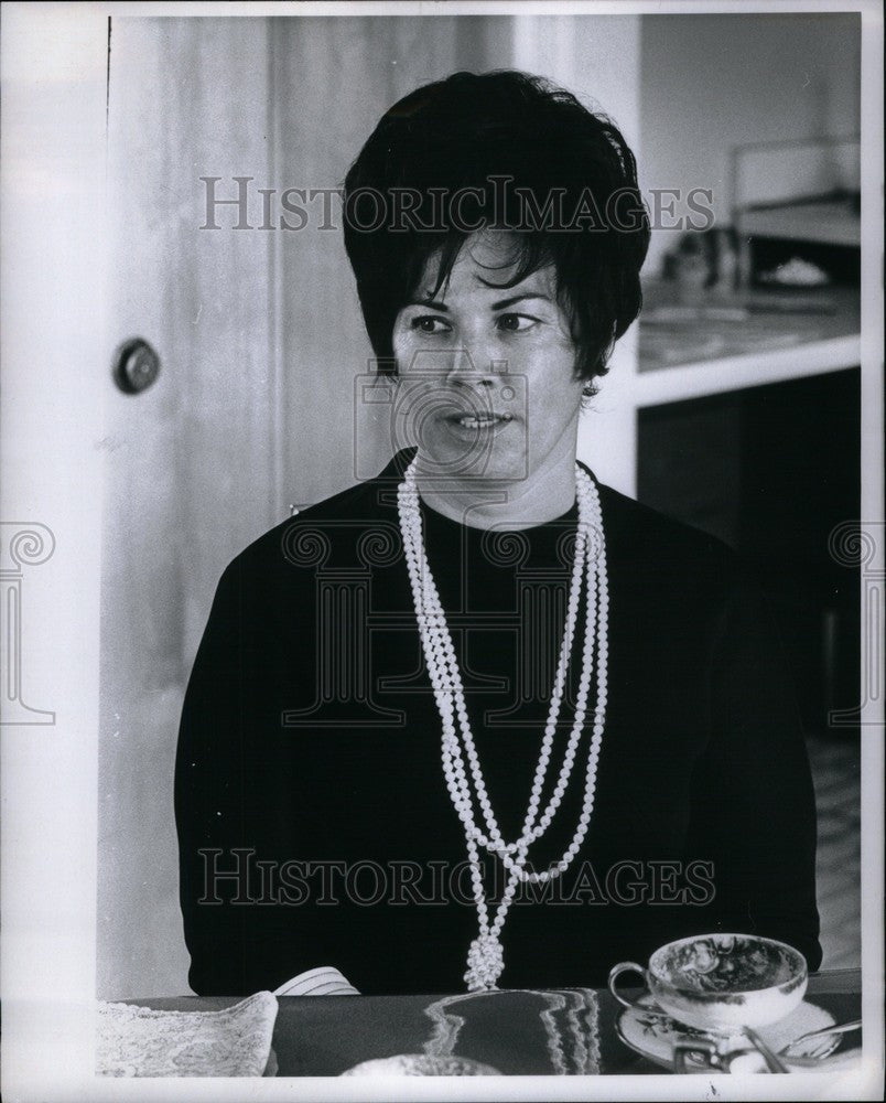 1970 Press Photo Mrs  George Parris at home. - Historic Images