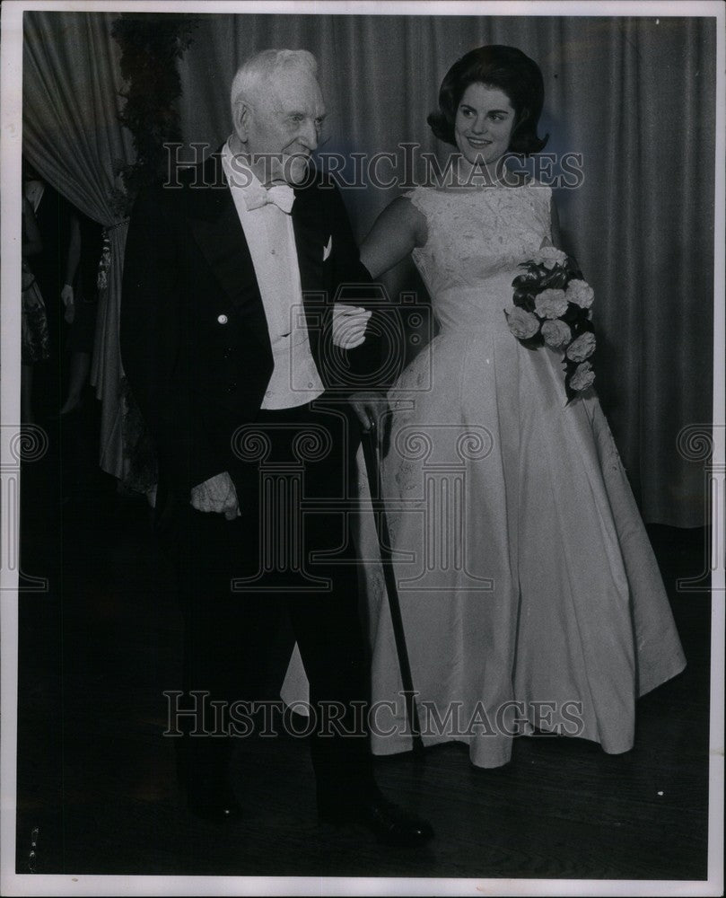 1963 Press Photo William A. Petzold and Patti - Historic Images