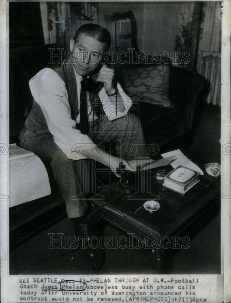 1945 Press Photo Football Coach James Phelan - Historic Images