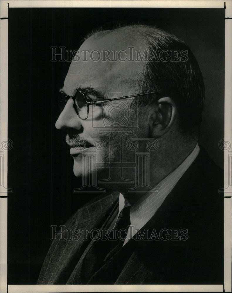 1947 Press Photo Charles B. Phelps Jr F.P.S.A Exhibitor - Historic Images