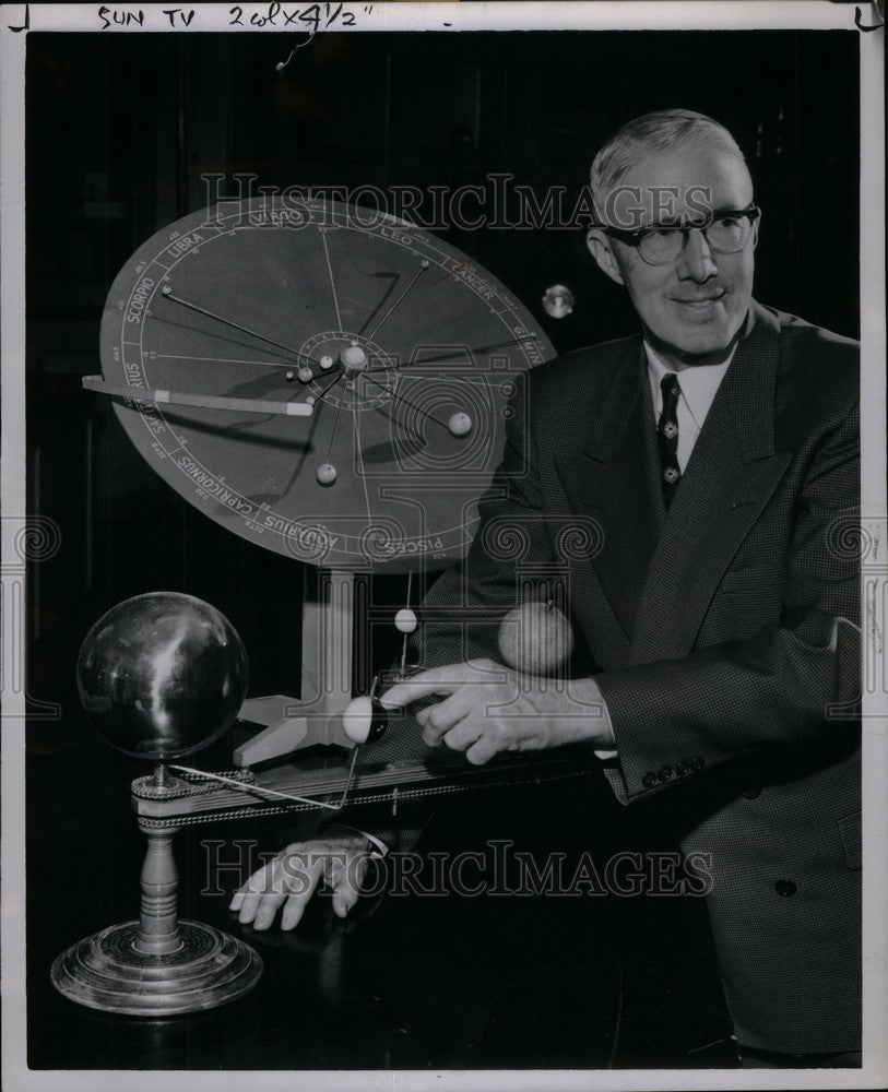 1954 Press Photo Everett Phelps WJBK Wayne University - Historic Images