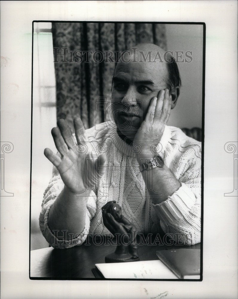 1985 Press Photo John Phelps Life Priest - Historic Images