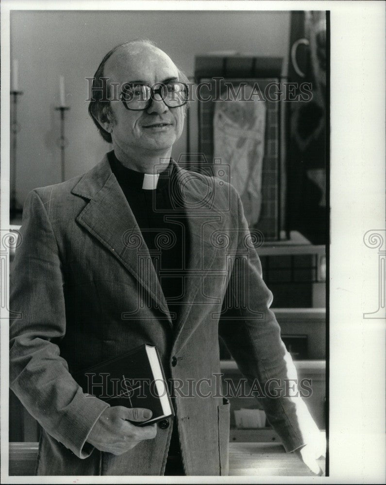 1981 Press Photo Larry Parkhurst Pastor Episcopal Flint - Historic Images