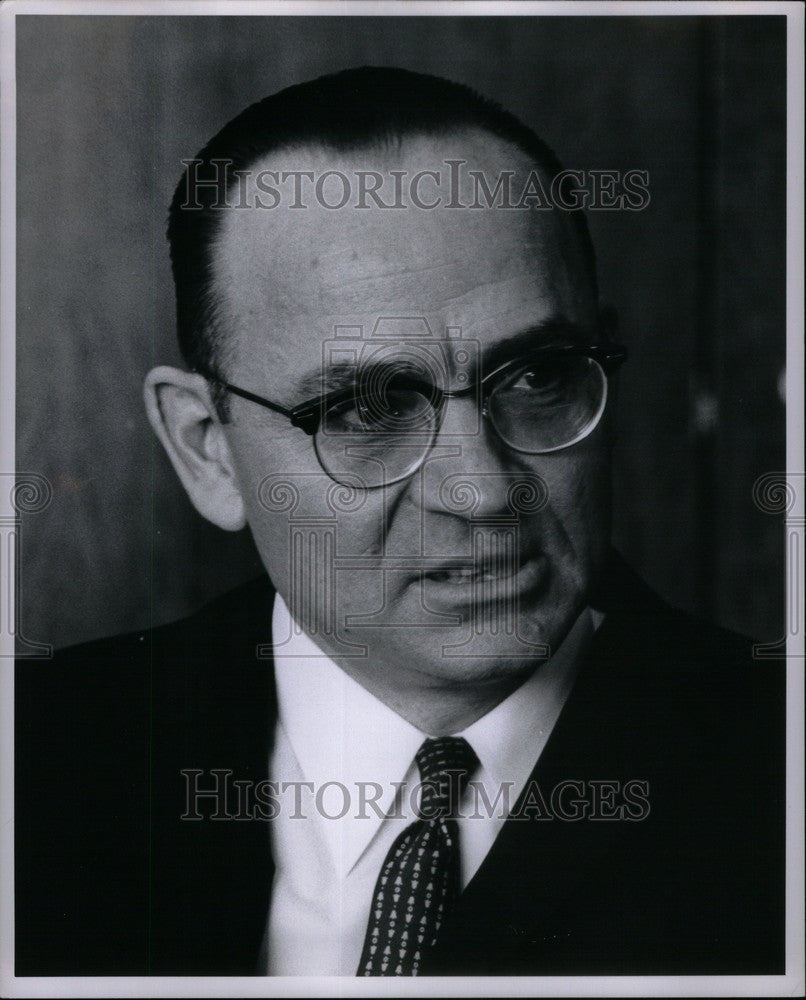 1963 Press Photo Arjay Miller - Historic Images