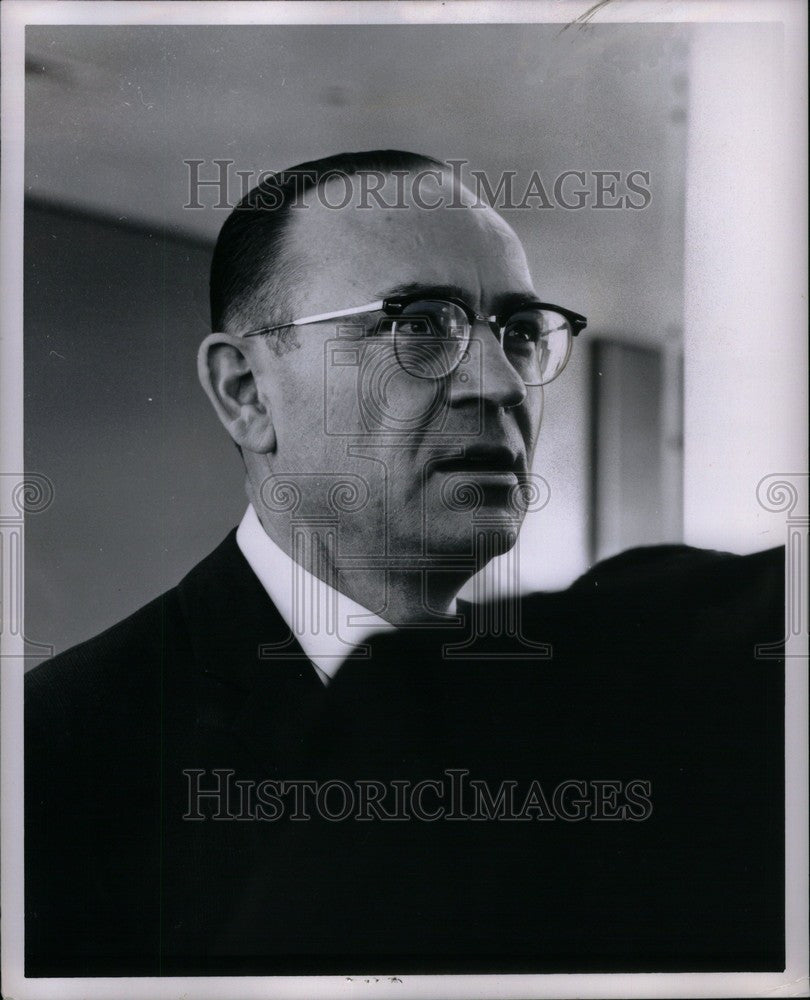 1963 Press Photo Arjay Miller - Historic Images